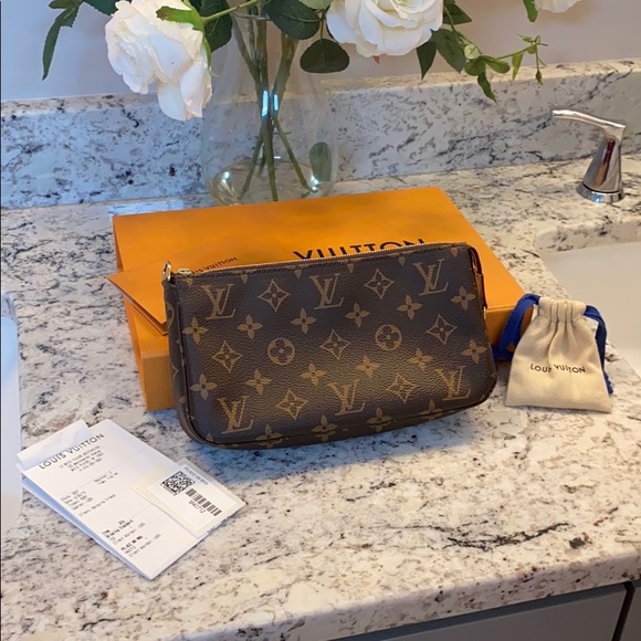 Louis Vuitton Handbags - Louis Vuitton Pochette Accesoires
